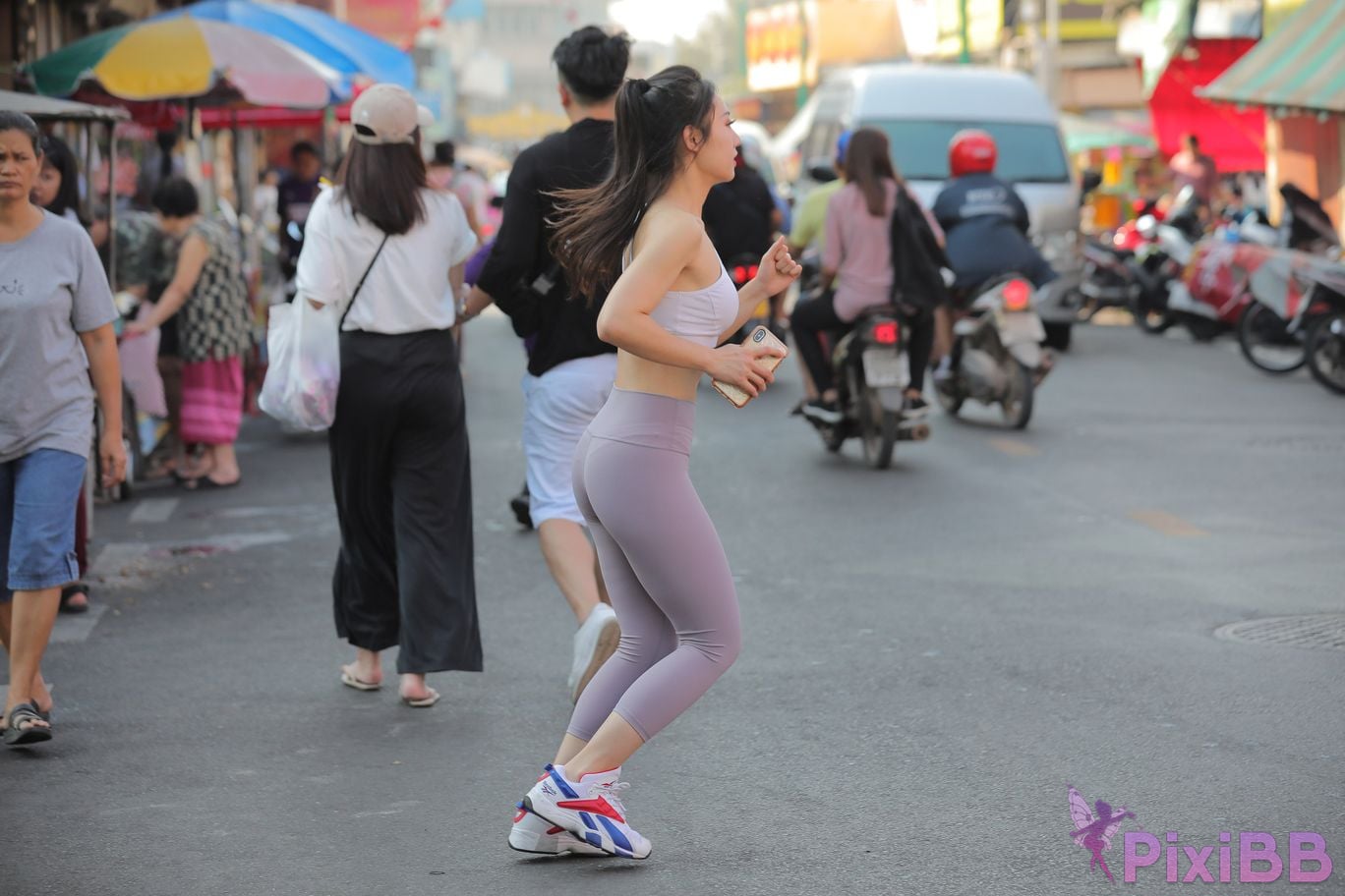 Featured Street Photography Works No.5612 Beautiful girl in gray yoga pants PixiBB.COM 289