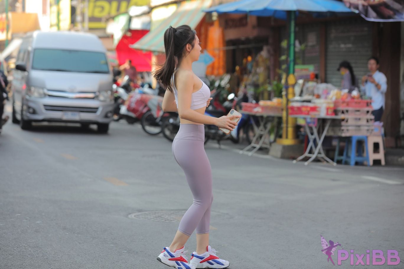 Featured Street Photography Works No.5612 Beautiful girl in gray yoga pants PixiBB.COM 294
