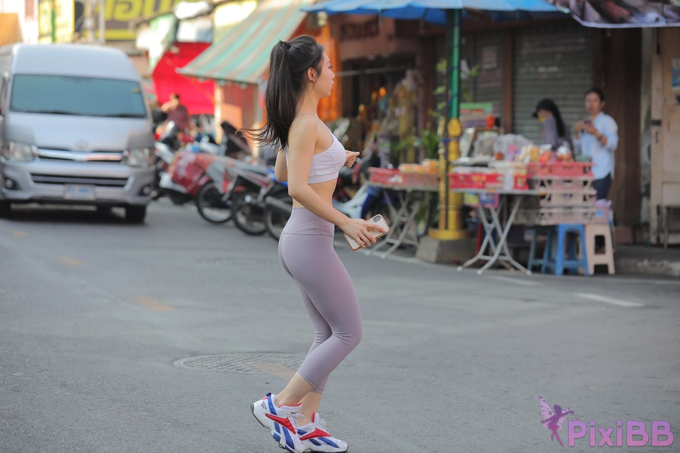 Featured Street Photography Works No.5612 Beautiful girl in gray yoga pants PixiBB.COM 295