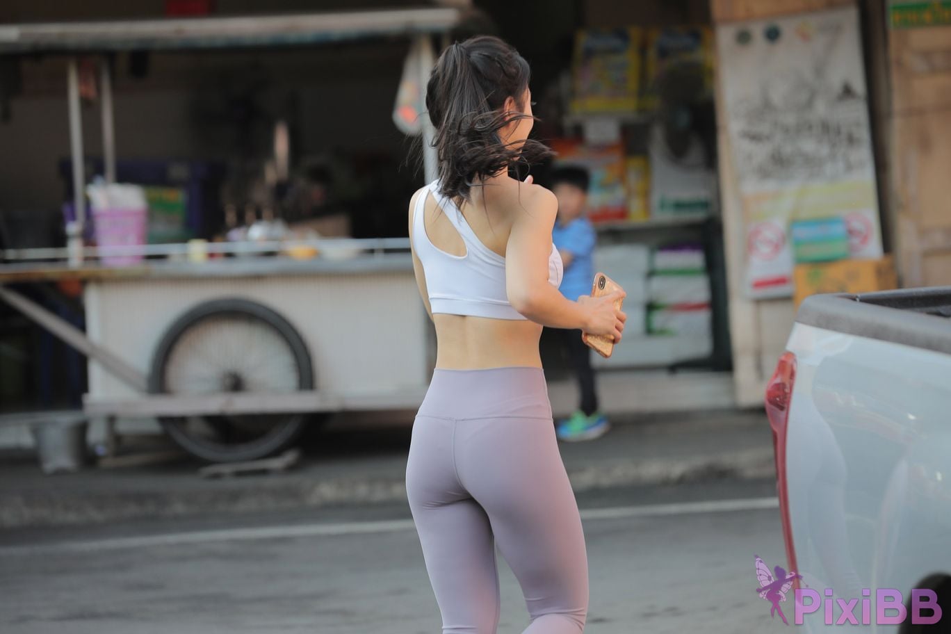 Featured Street Photography Works No.5612 Beautiful girl in gray yoga pants PixiBB.COM 301