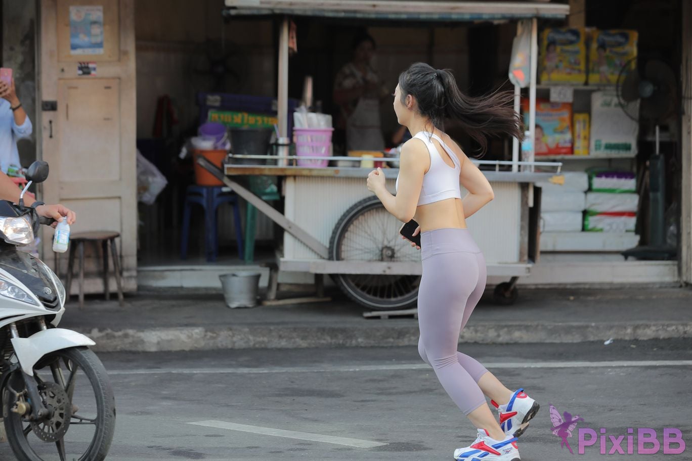 Featured Street Photography Works No.5612 Beautiful girl in gray yoga pants PixiBB.COM 308