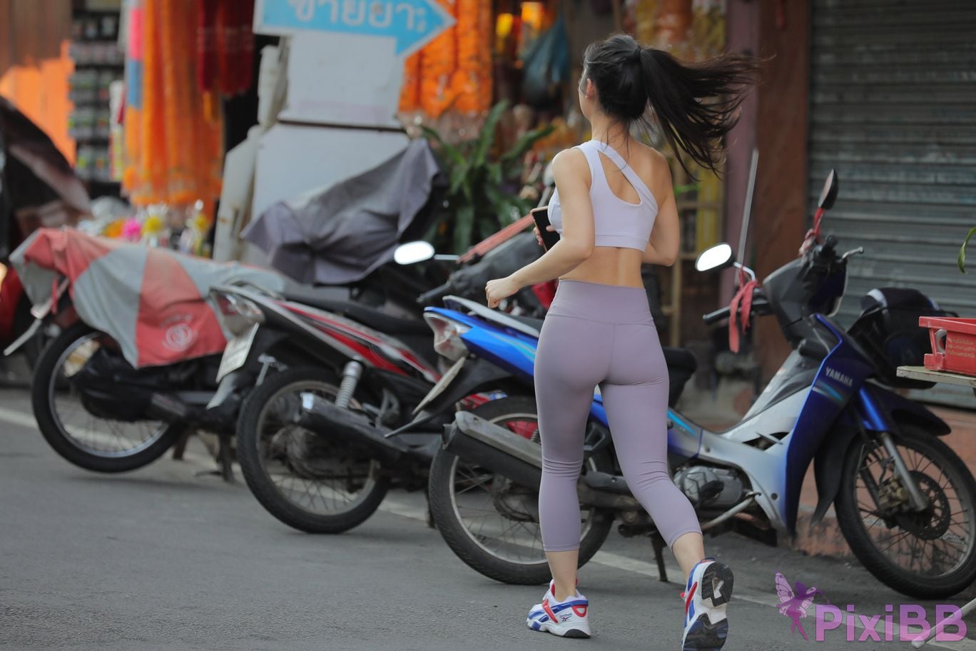 Featured Street Photography Works No.5612 Beautiful girl in gray yoga pants PixiBB.COM 313