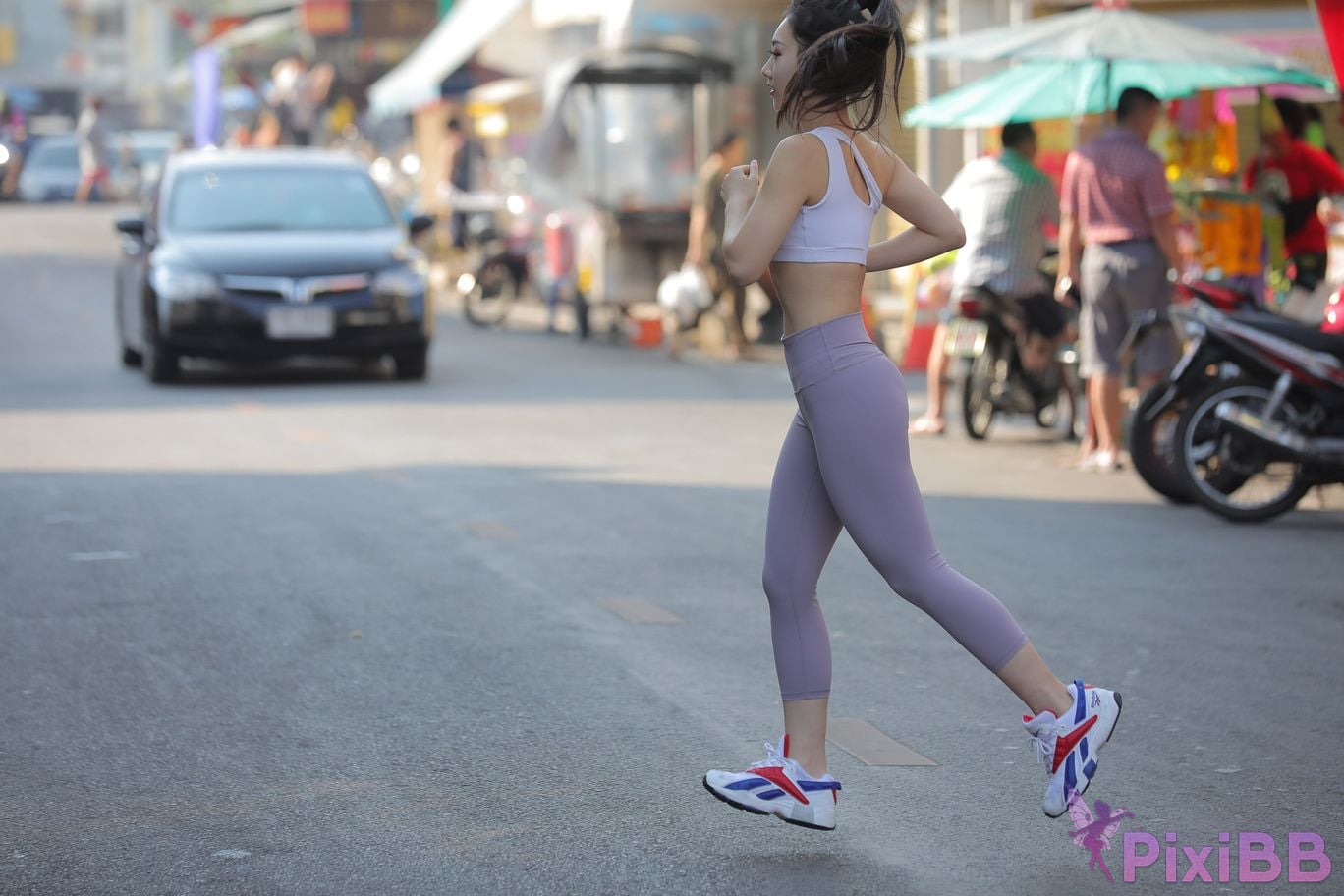 Featured Street Photography Works No.5612 Beautiful girl in gray yoga pants PixiBB.COM 318