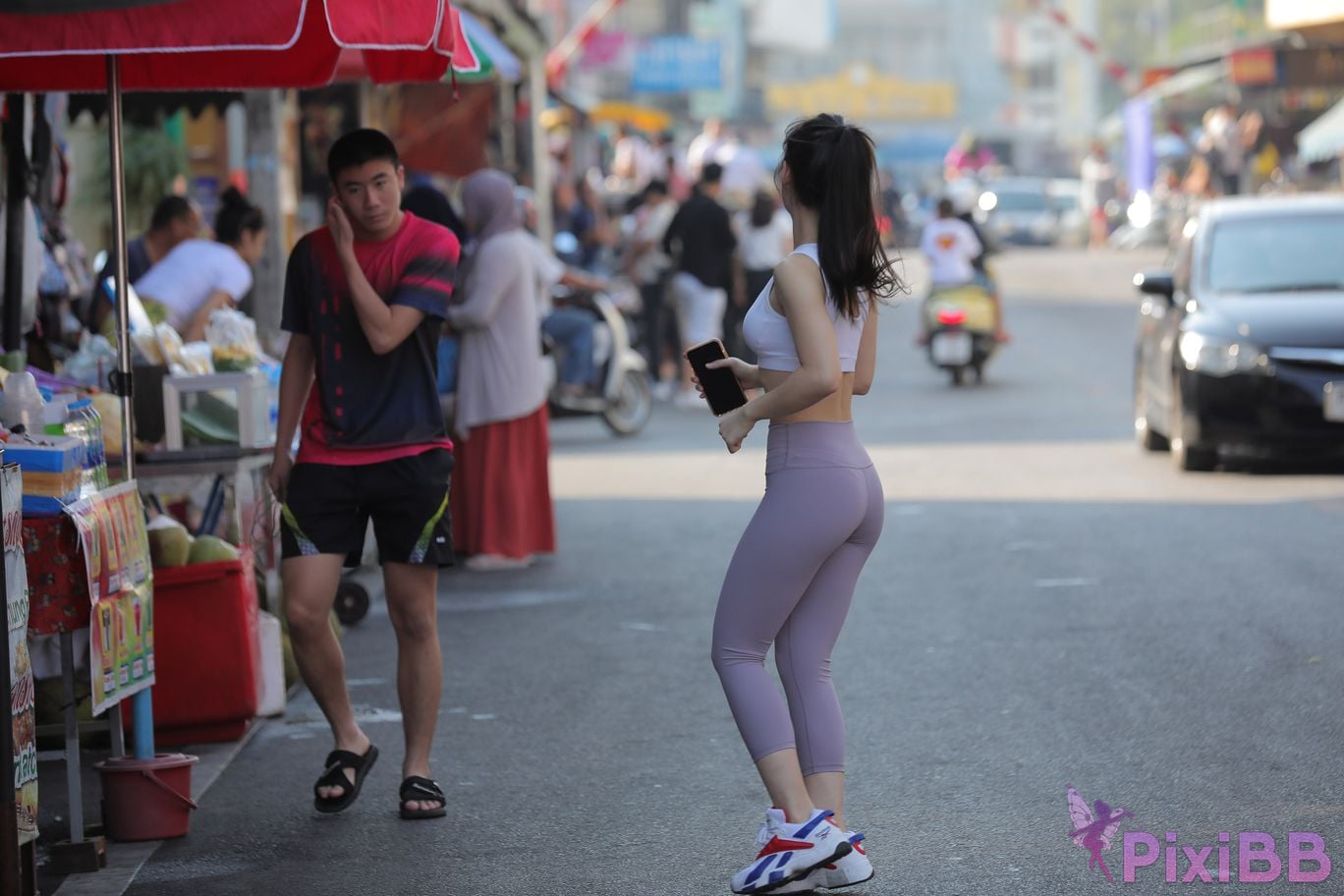 Featured Street Photography Works No.5612 Beautiful girl in gray yoga pants PixiBB.COM 323