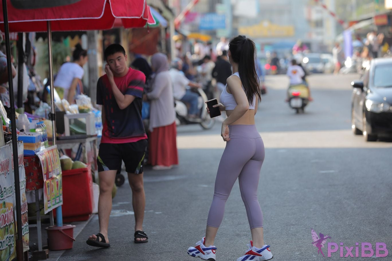 Featured Street Photography Works No.5612 Beautiful girl in gray yoga pants PixiBB.COM 324