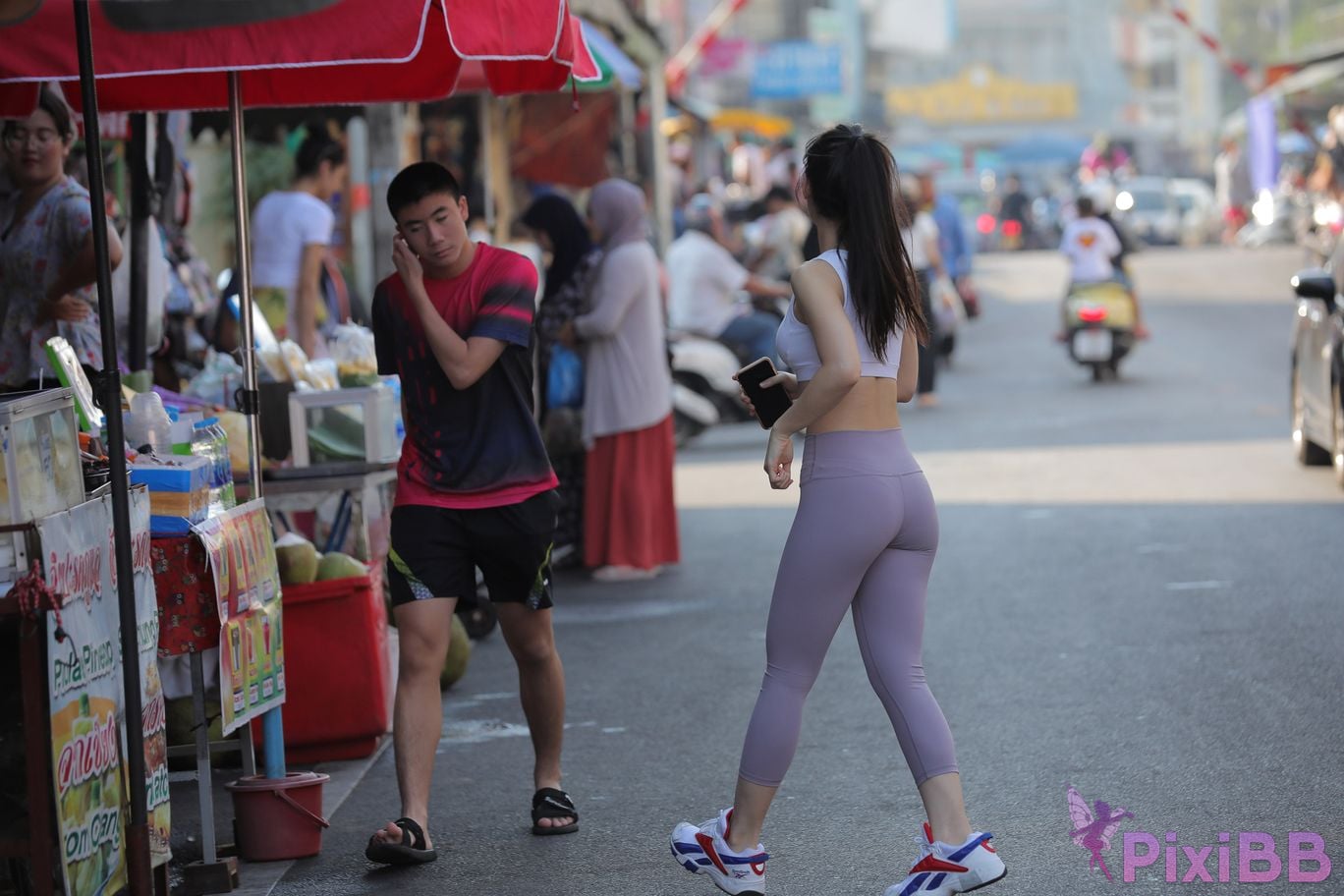 Featured Street Photography Works No.5612 Beautiful girl in gray yoga pants PixiBB.COM 325