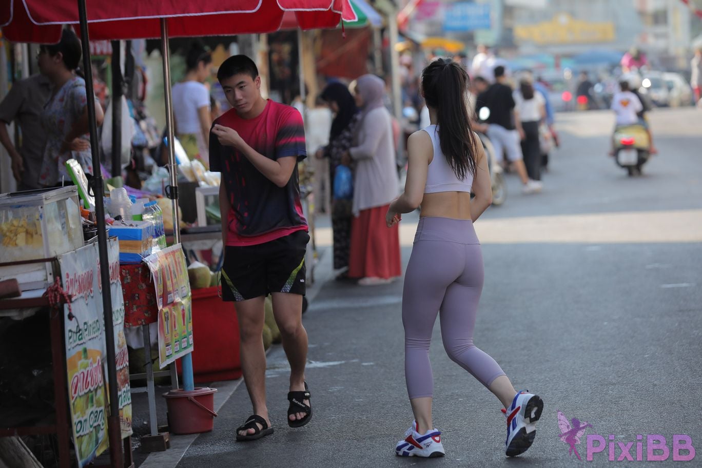 Featured Street Photography Works No.5612 Beautiful girl in gray yoga pants PixiBB.COM 326