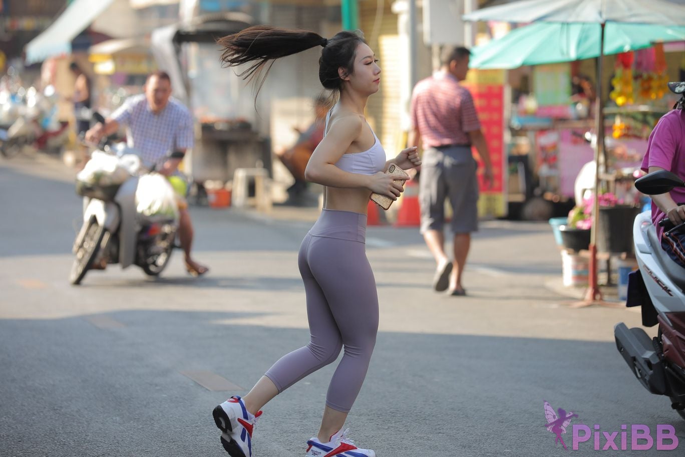 Featured Street Photography Works No.5612 Beautiful girl in gray yoga pants PixiBB.COM 336