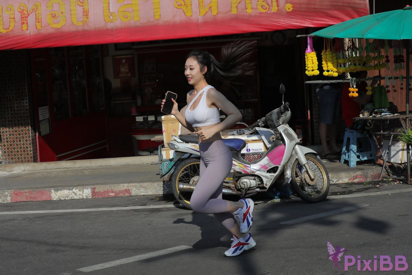 Featured Street Photography Works No.5612 Beautiful girl in gray yoga pants PixiBB.COM 392