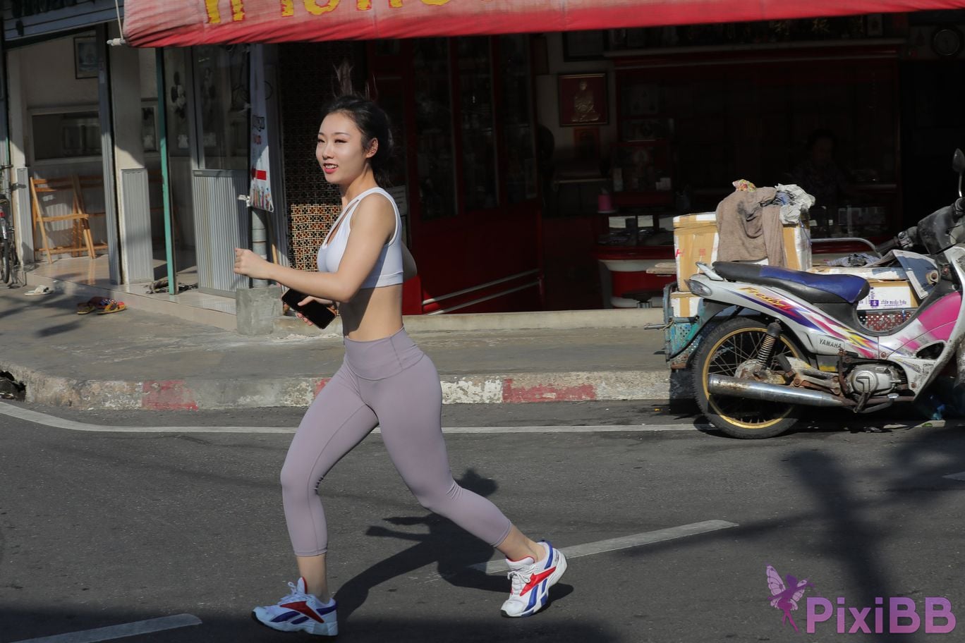 Featured Street Photography Works No.5612 Beautiful girl in gray yoga pants PixiBB.COM 394