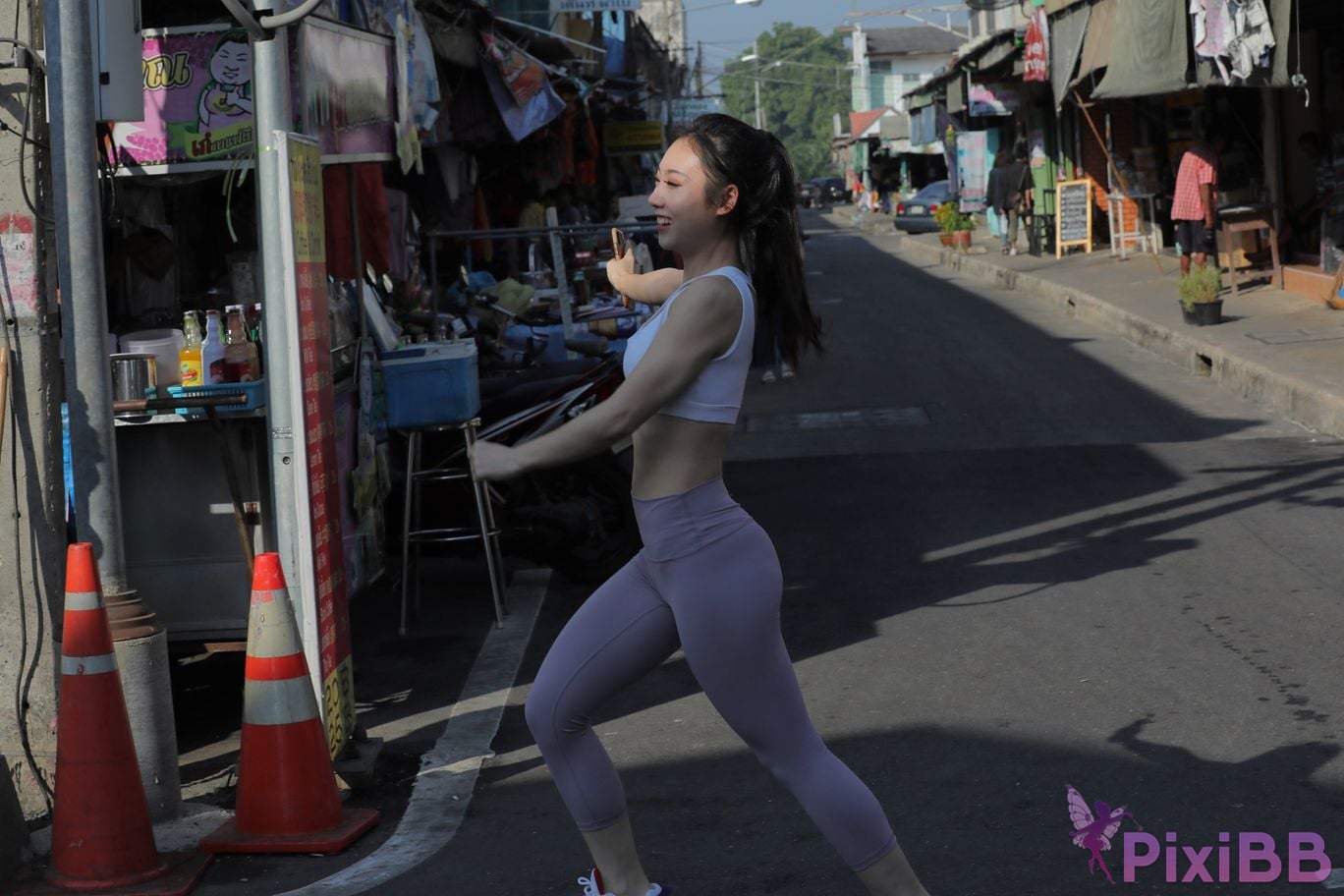 Featured Street Photography Works No.5612 Beautiful girl in gray yoga pants PixiBB.COM 396