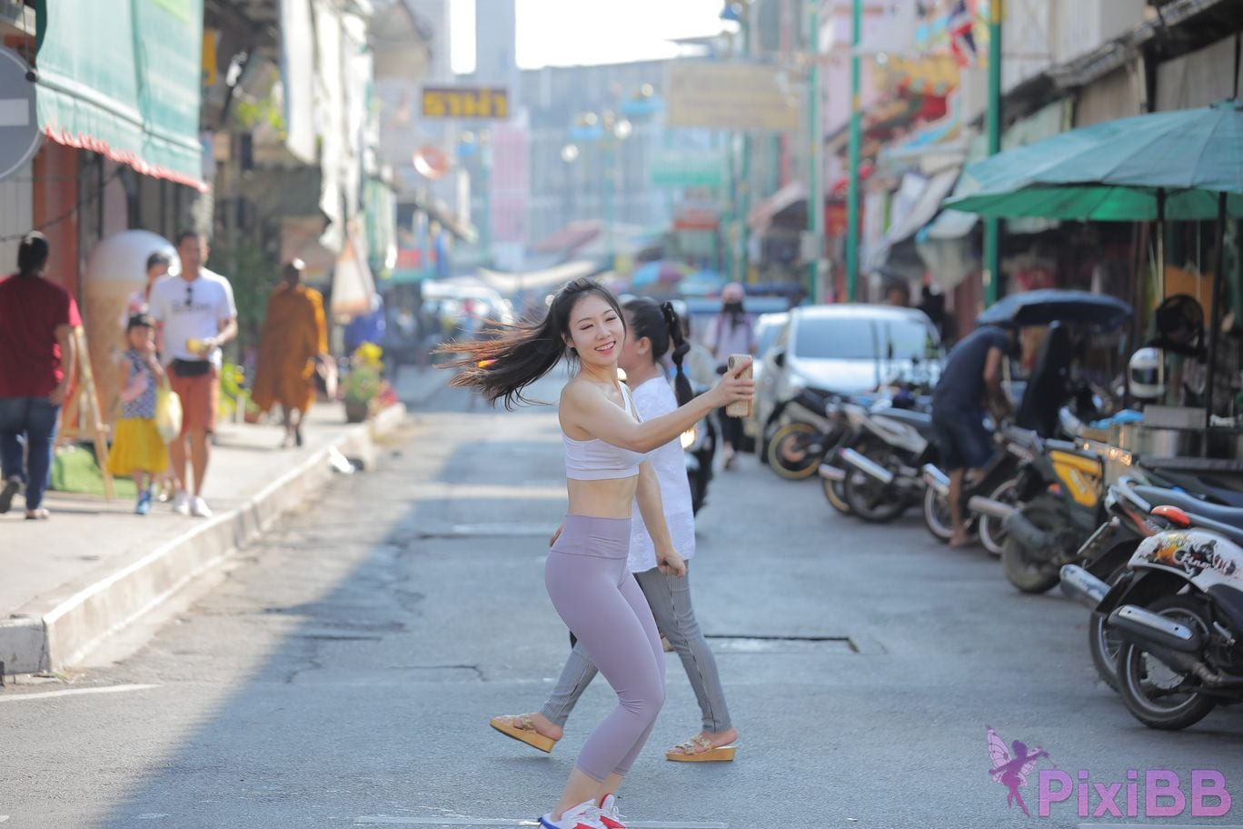 Featured Street Photography Works No.5612 Beautiful girl in gray yoga pants PixiBB.COM 405