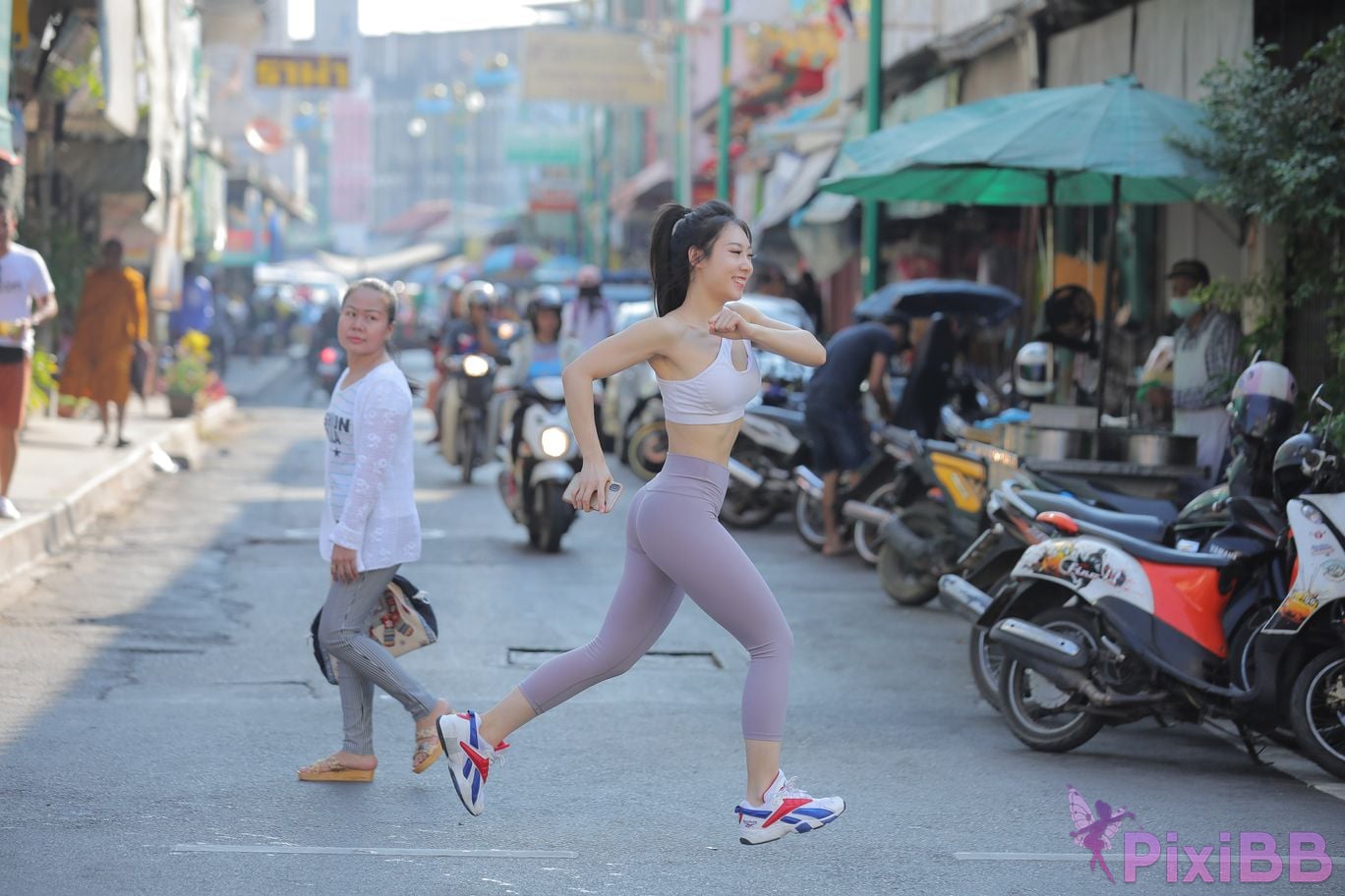 Featured Street Photography Works No.5612 Beautiful girl in gray yoga pants PixiBB.COM 407