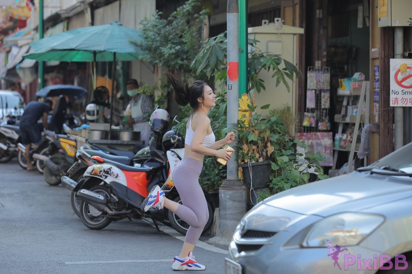 Featured Street Photography Works No.5612 Beautiful girl in gray yoga pants PixiBB.COM 412