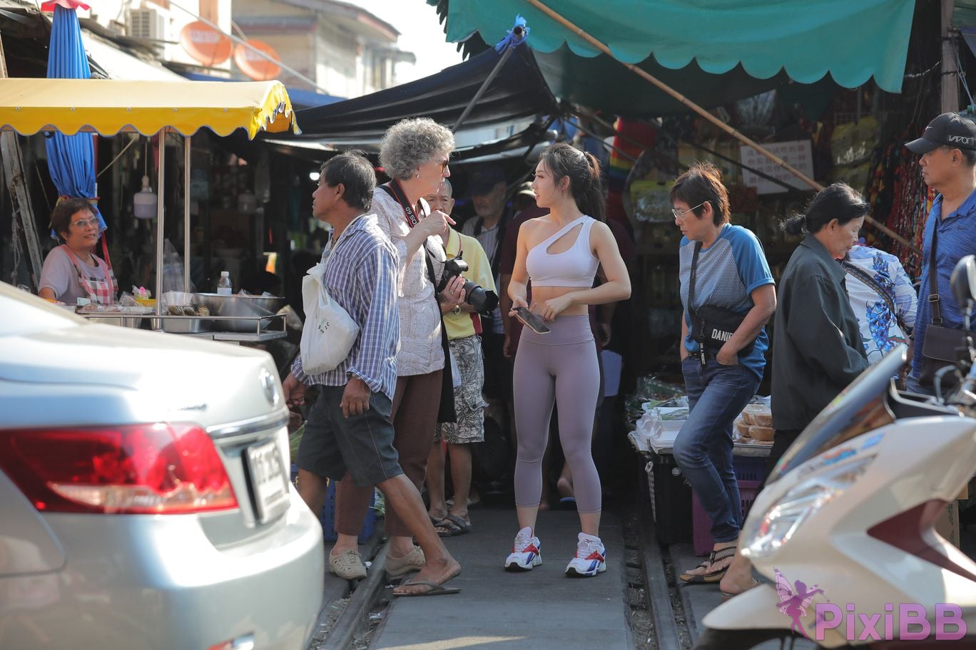 Featured Street Photography Works No.5612 Beautiful girl in gray yoga pants PixiBB.COM 422
