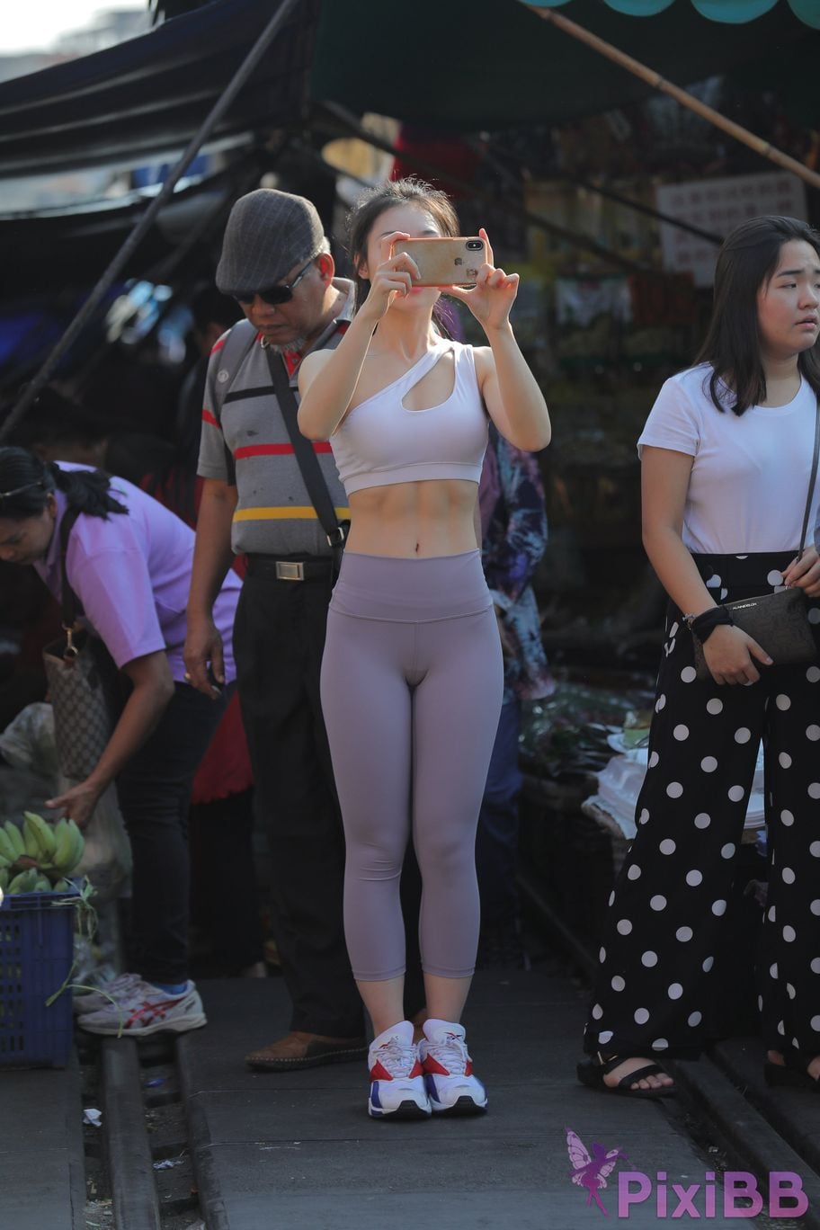 Featured Street Photography Works No.5612 Beautiful girl in gray yoga pants PixiBB.COM 433