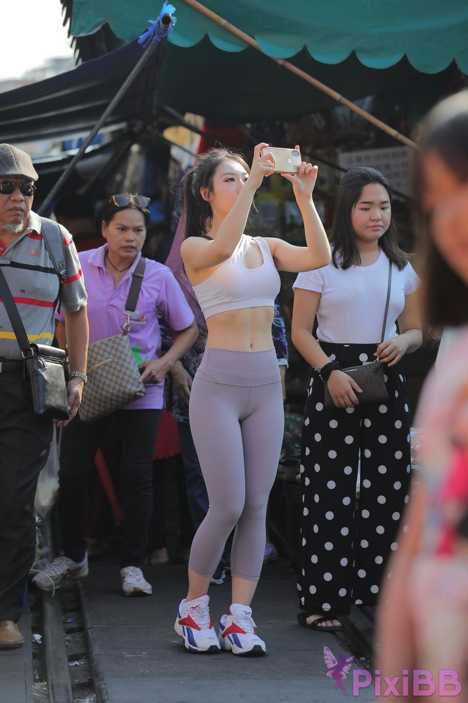 Featured Street Photography Works No.5612 Beautiful girl in gray yoga pants PixiBB.COM 435