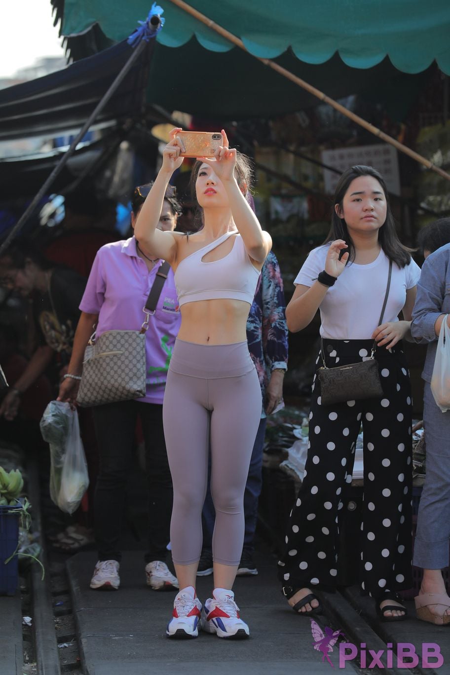 Featured Street Photography Works No.5612 Beautiful girl in gray yoga pants PixiBB.COM 437