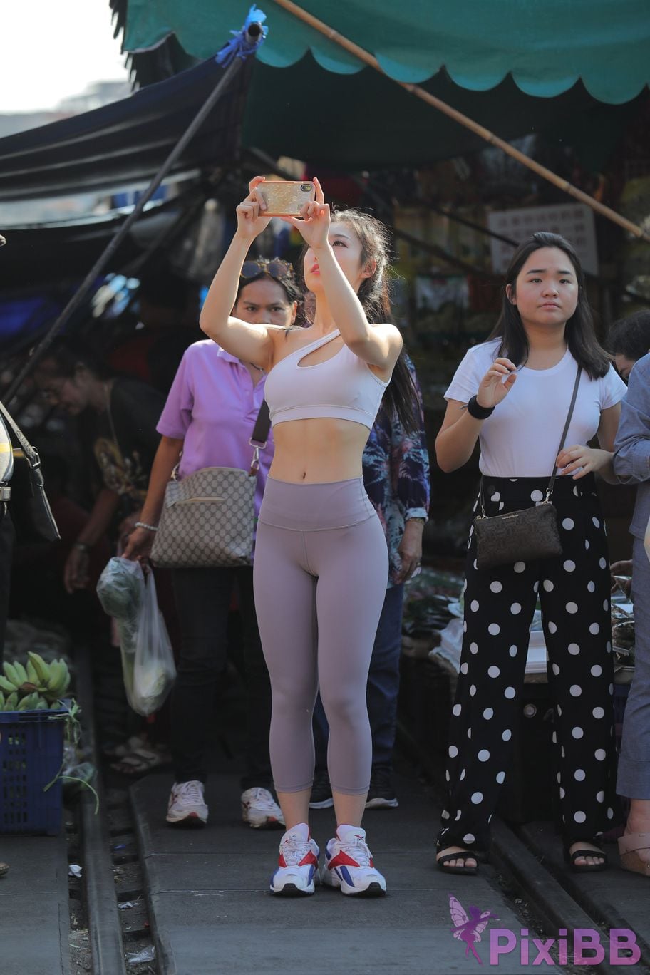 Featured Street Photography Works No.5612 Beautiful girl in gray yoga pants PixiBB.COM 438