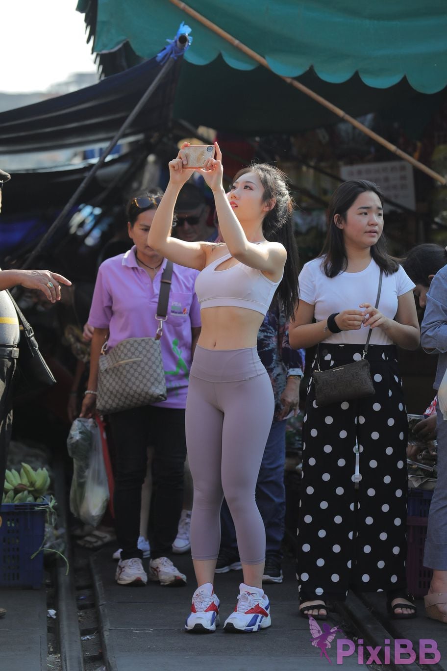 Featured Street Photography Works No.5612 Beautiful girl in gray yoga pants PixiBB.COM 439