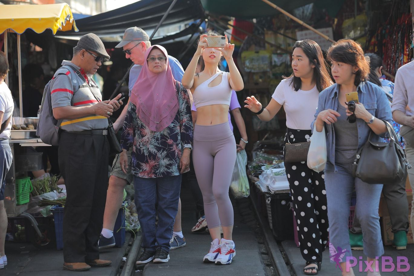 Featured Street Photography Works No.5612 Beautiful girl in gray yoga pants PixiBB.COM 445