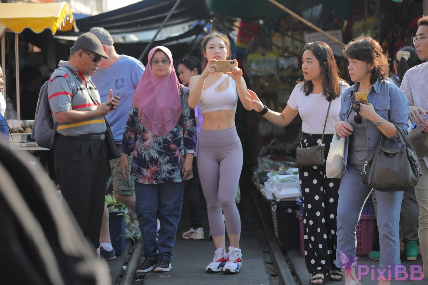 Featured Street Photography Works No.5612 Beautiful girl in gray yoga pants PixiBB.COM 446