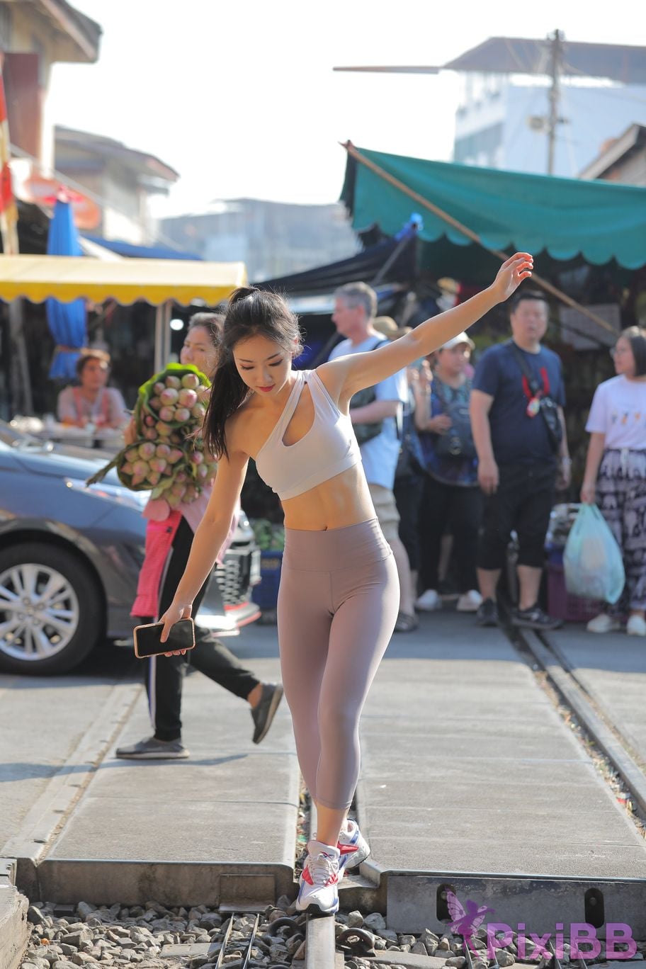 Featured Street Photography Works No.5612 Beautiful girl in gray yoga pants PixiBB.COM 466
