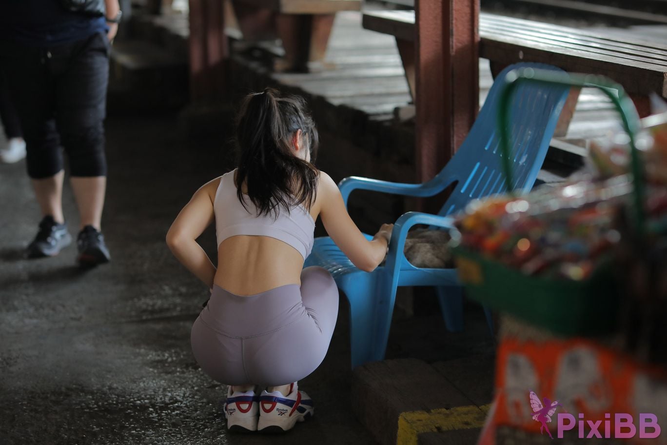 Featured Street Photography Works No.5612 Beautiful girl in gray yoga pants PixiBB.COM 595