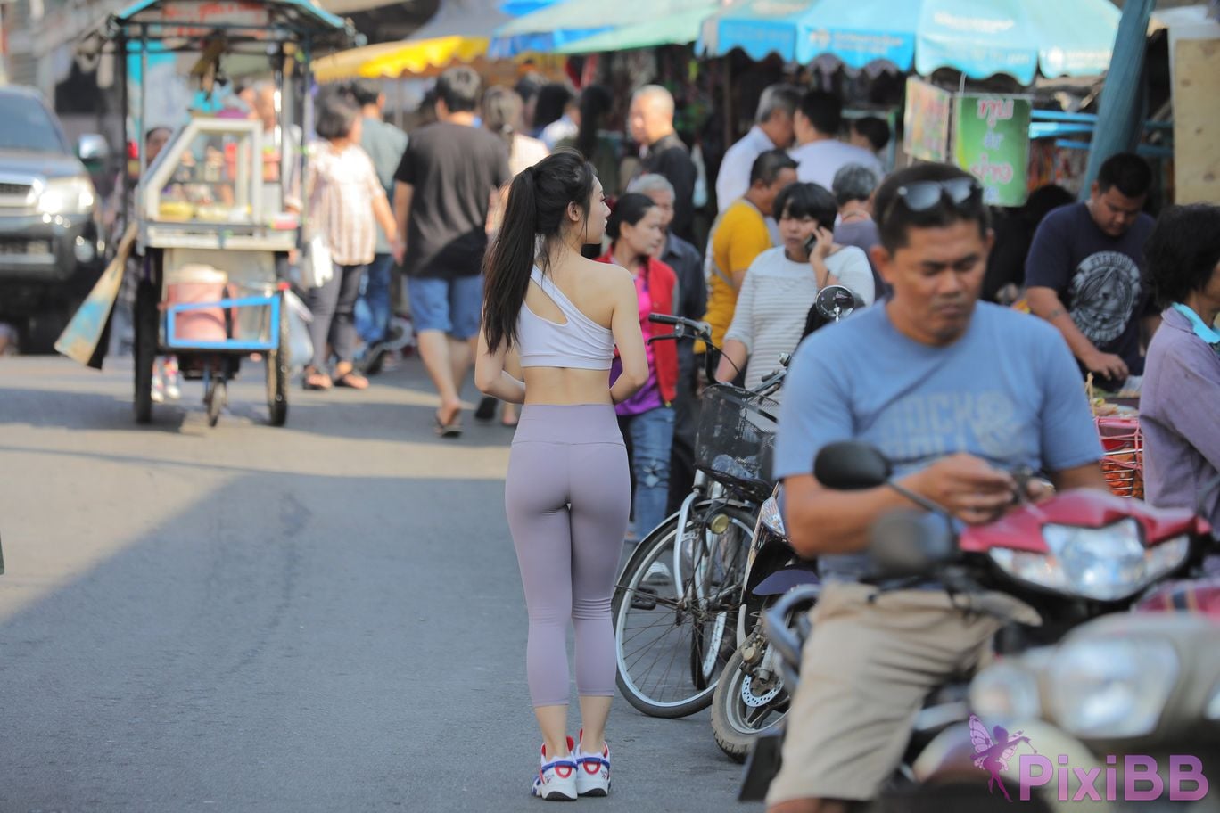 Featured Street Photography Works No.5612 Beautiful girl in gray yoga pants PixiBB.COM 667