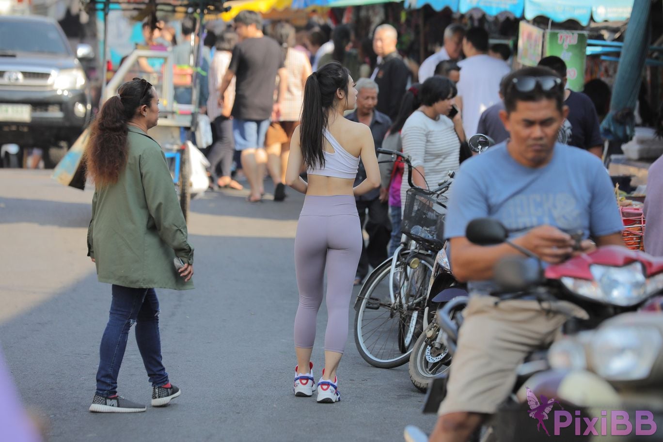 Featured Street Photography Works No.5612 Beautiful girl in gray yoga pants PixiBB.COM 669