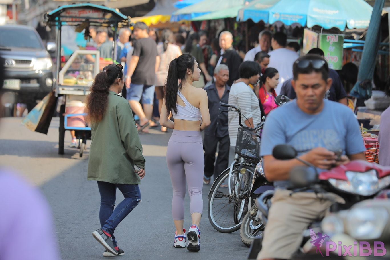 Featured Street Photography Works No.5612 Beautiful girl in gray yoga pants PixiBB.COM 671