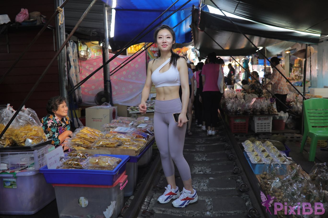 Featured Street Photography Works No.5612 Beautiful girl in gray yoga pants PixiBB.COM 697