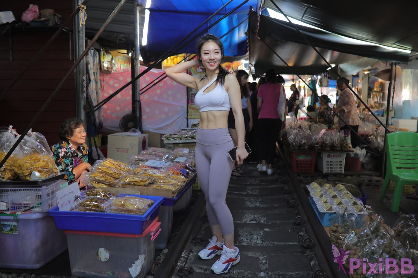 Featured Street Photography Works No.5612 Beautiful girl in gray yoga pants PixiBB.COM 698