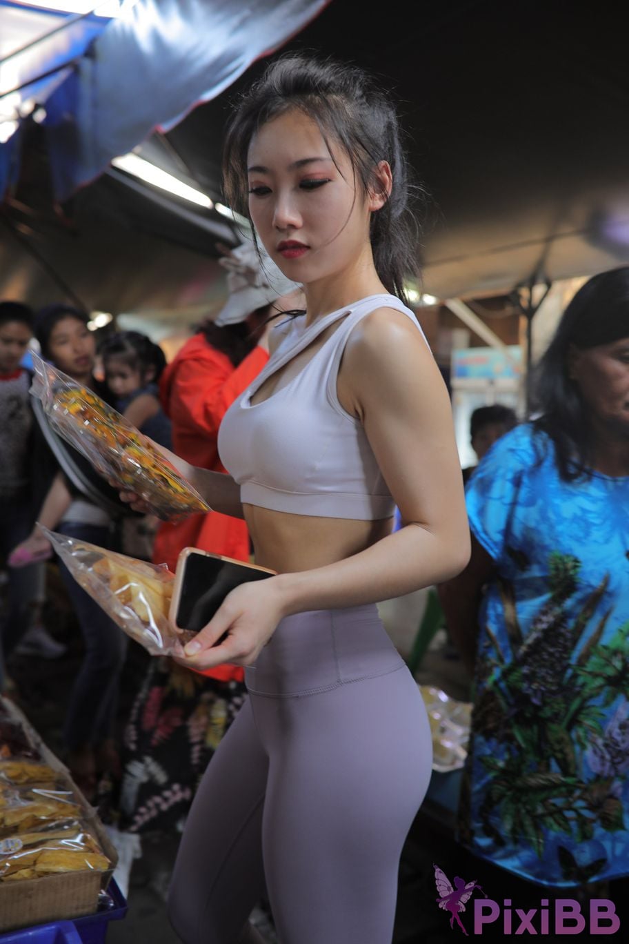 Featured Street Photography Works No.5612 Beautiful girl in gray yoga pants PixiBB.COM 709