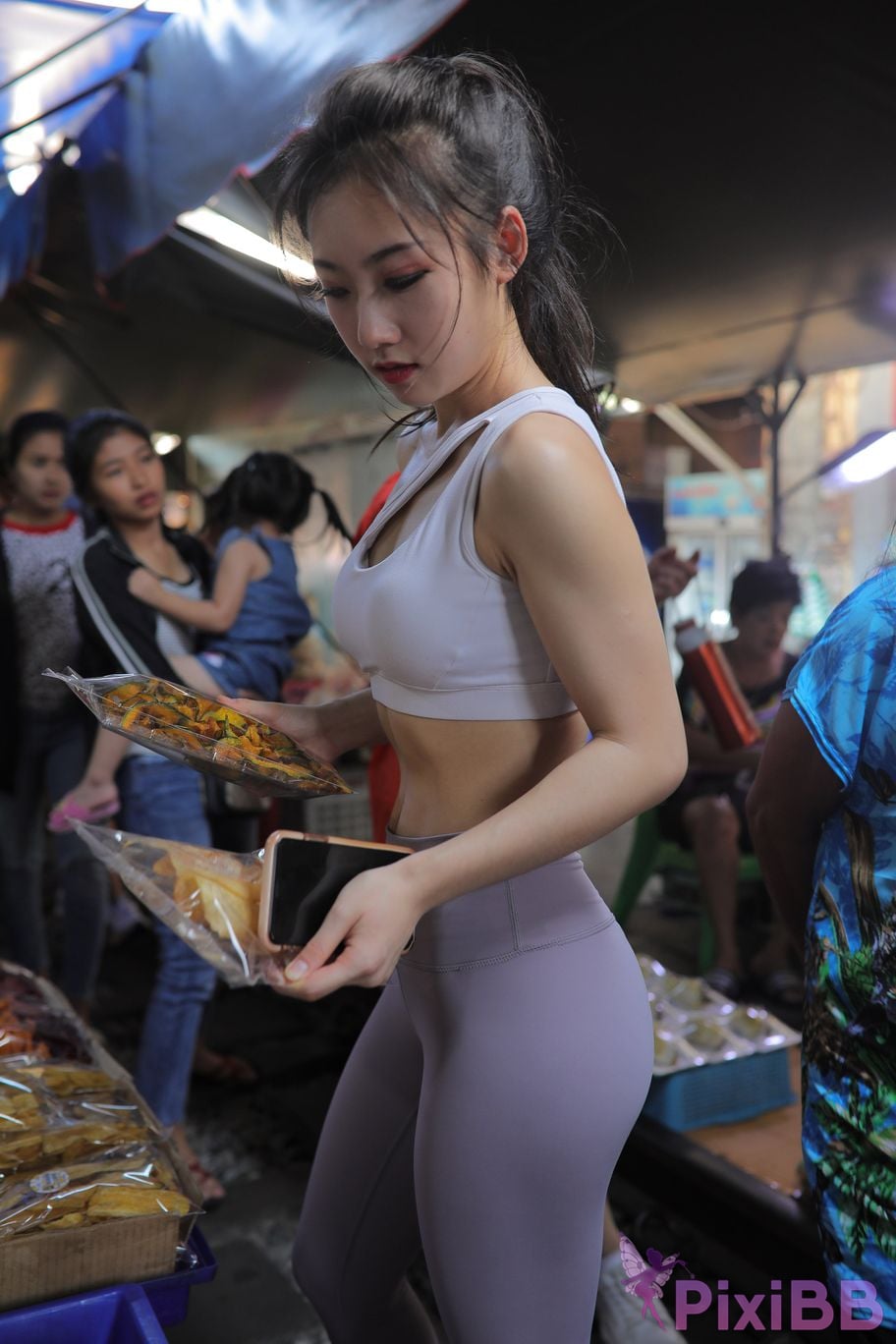 Featured Street Photography Works No.5612 Beautiful girl in gray yoga pants PixiBB.COM 710