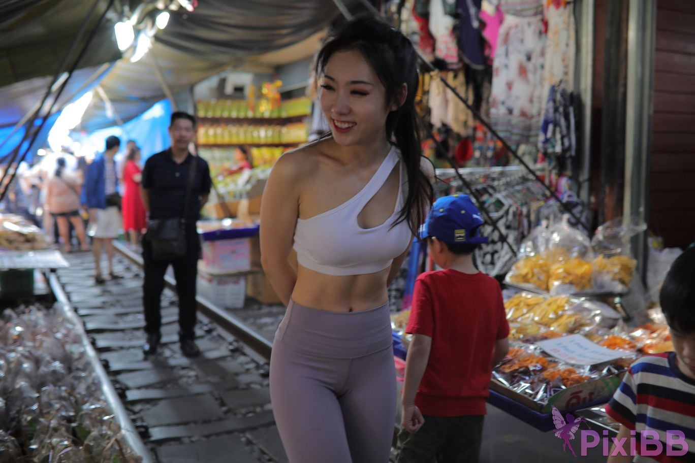 Featured Street Photography Works No.5612 Beautiful girl in gray yoga pants PixiBB.COM 755