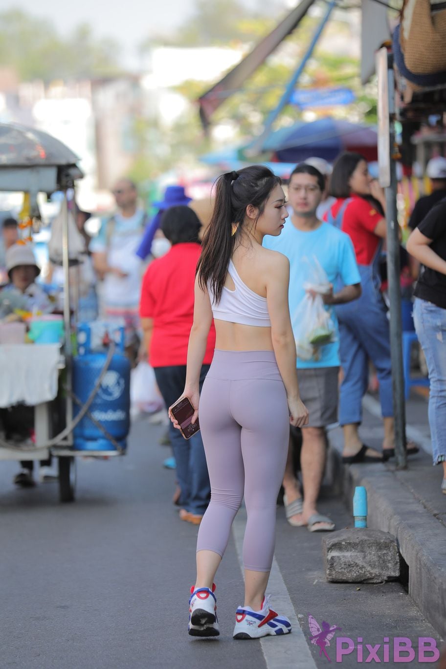 Featured Street Photography Works No.5612 Beautiful girl in gray yoga pants PixiBB.COM 765