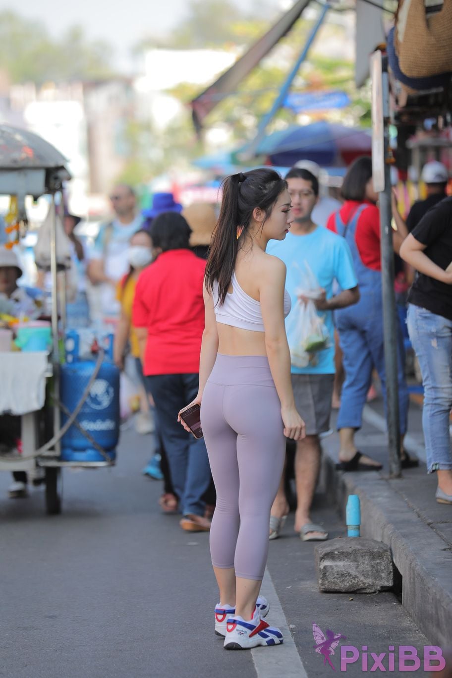 Featured Street Photography Works No.5612 Beautiful girl in gray yoga pants PixiBB.COM 766