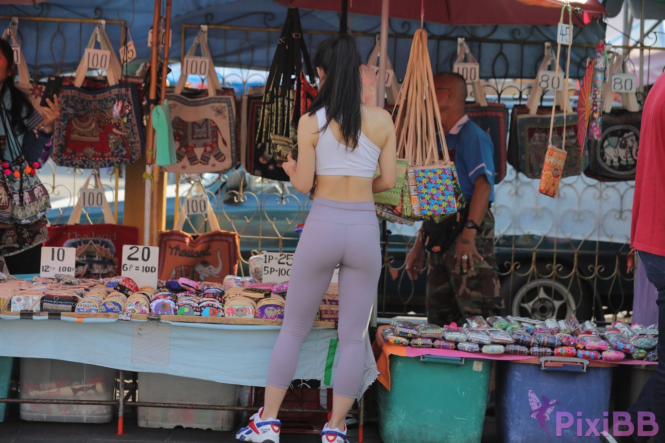 Featured Street Photography Works No.5612 Beautiful girl in gray yoga pants PixiBB.COM 785