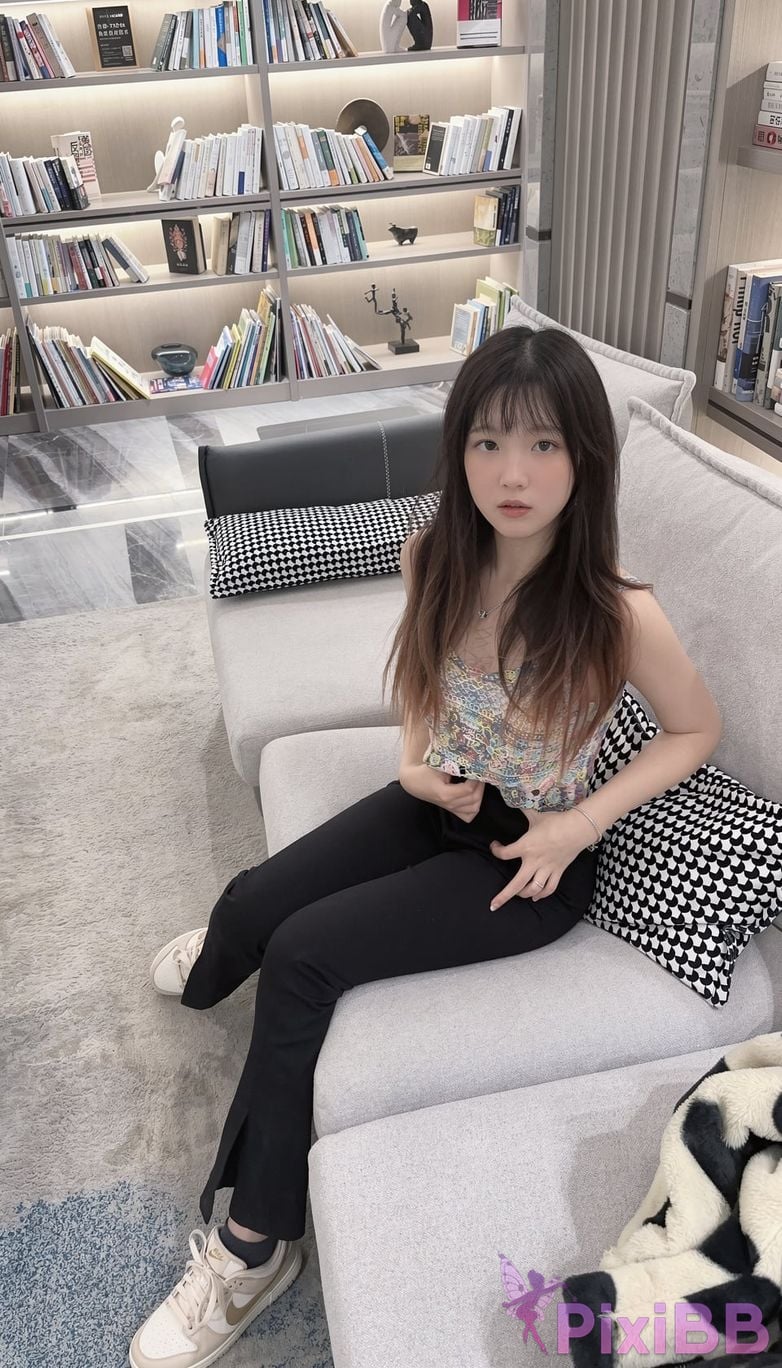 OtherXXX Ancheng1121 Top white tiger loli selfie Writing and shooting benefits Pure version of private photos PixiBB.COM 004