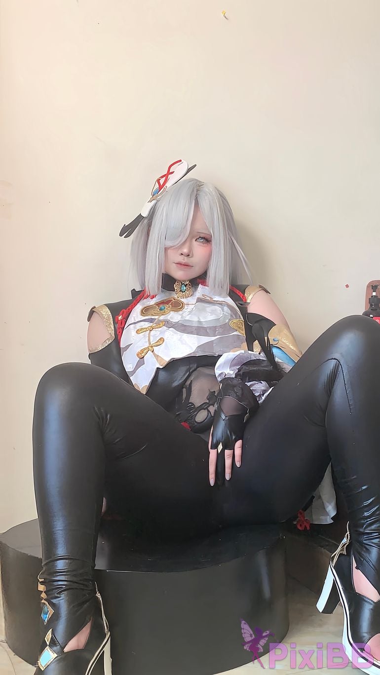 Cosplayer chun ai neko Genshin Shen He PixiBB.COM 004