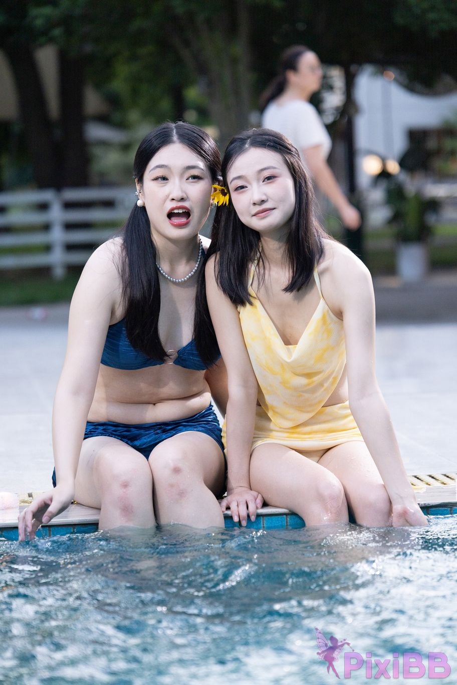Featured Street Photography Works No.5622 blue and yellow swimsuit bikini PixiBB.COM 184