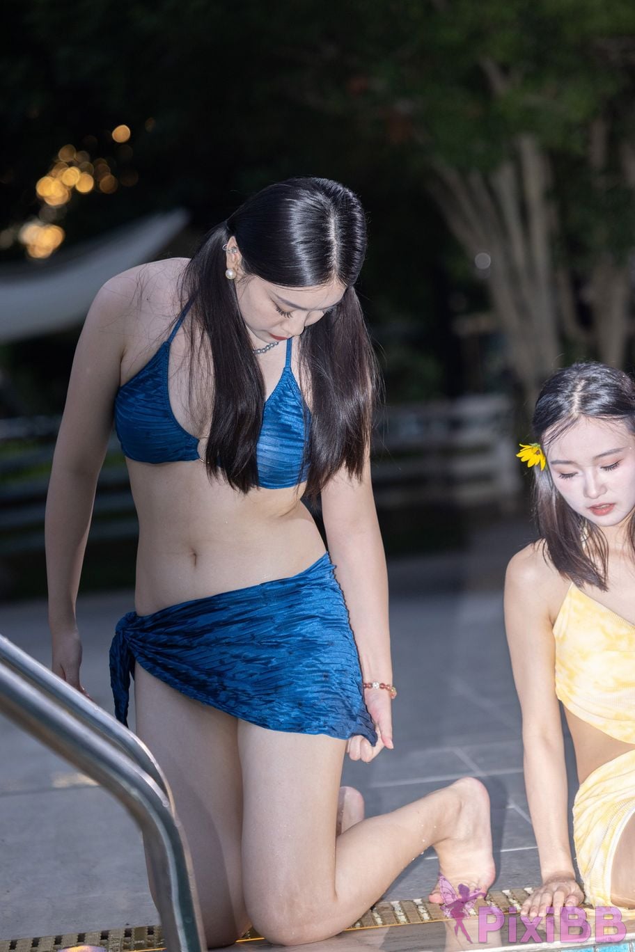 Featured Street Photography Works No.5622 blue and yellow swimsuit bikini PixiBB.COM 189