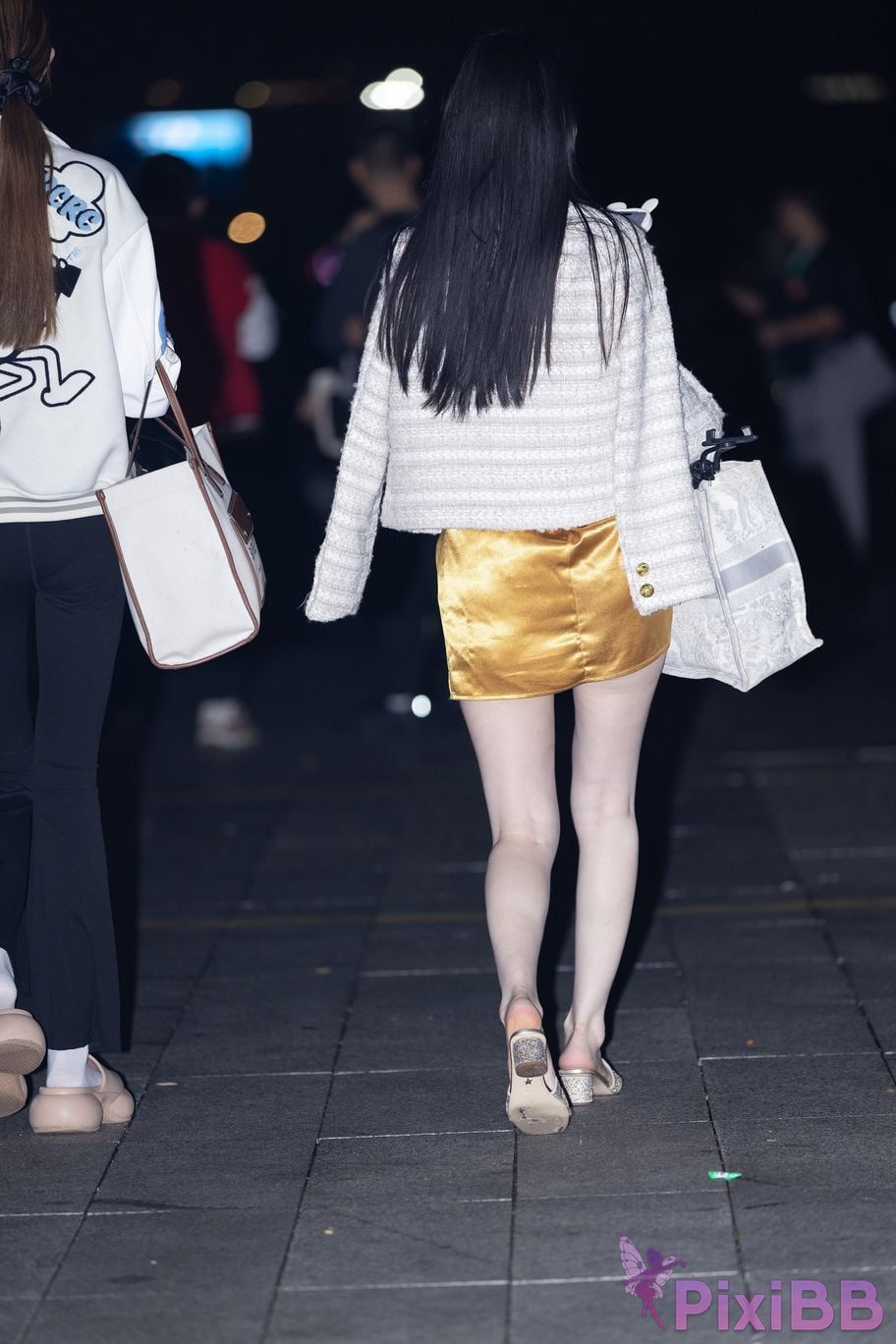 Featured Street Photography Works No.5623 Eye catching yellow dress PixiBB.COM 095