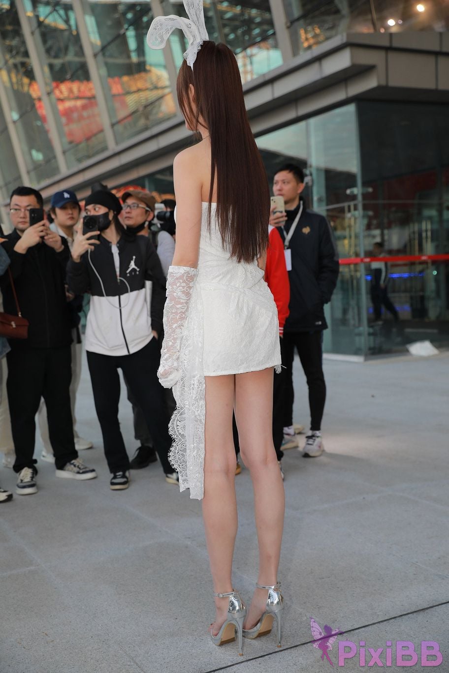 Featured Street Photography Works No.5625 Longan in white short skirt PixiBB.COM 016
