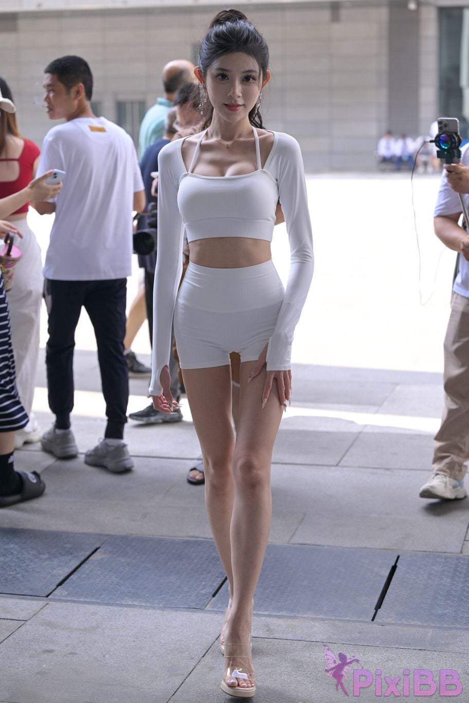 Featured Street Photography Works No.5627 Tight white hot pants PixiBB.COM 079