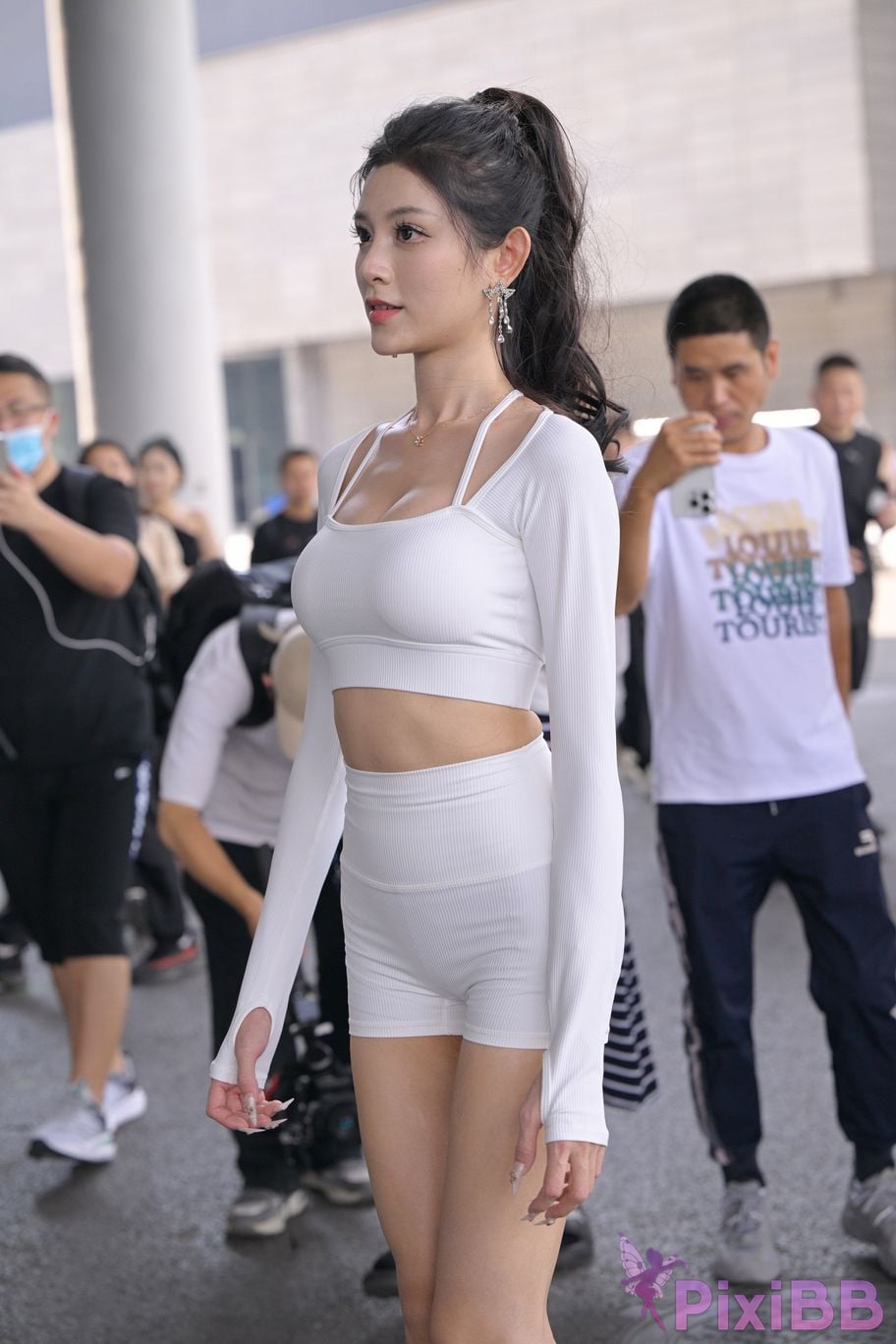 Featured Street Photography Works No.5627 Tight white hot pants PixiBB.COM 098