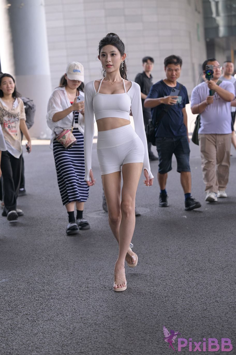 Featured Street Photography Works No.5627 Tight white hot pants PixiBB.COM 099