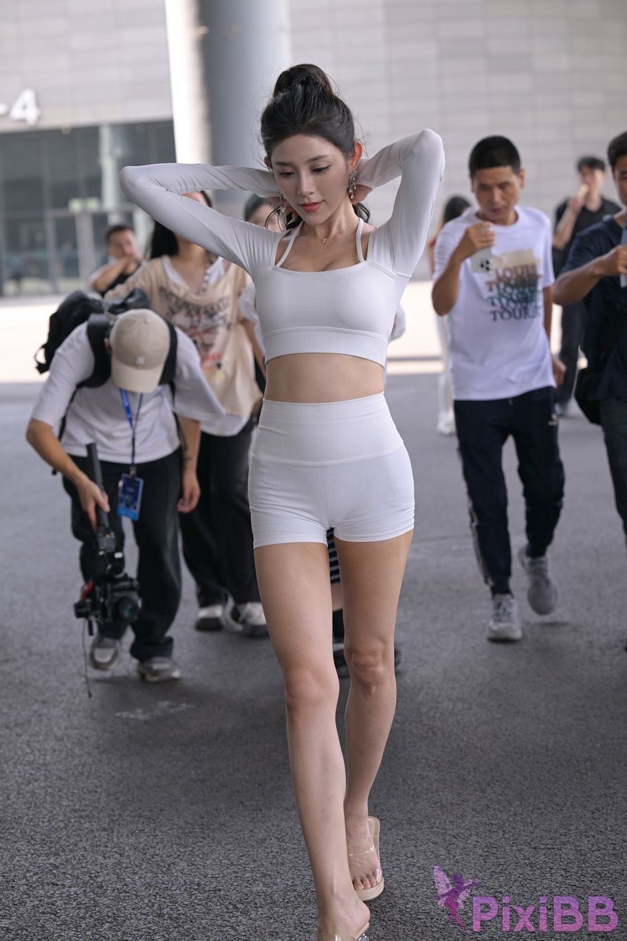 Featured Street Photography Works No.5627 Tight white hot pants PixiBB.COM 109