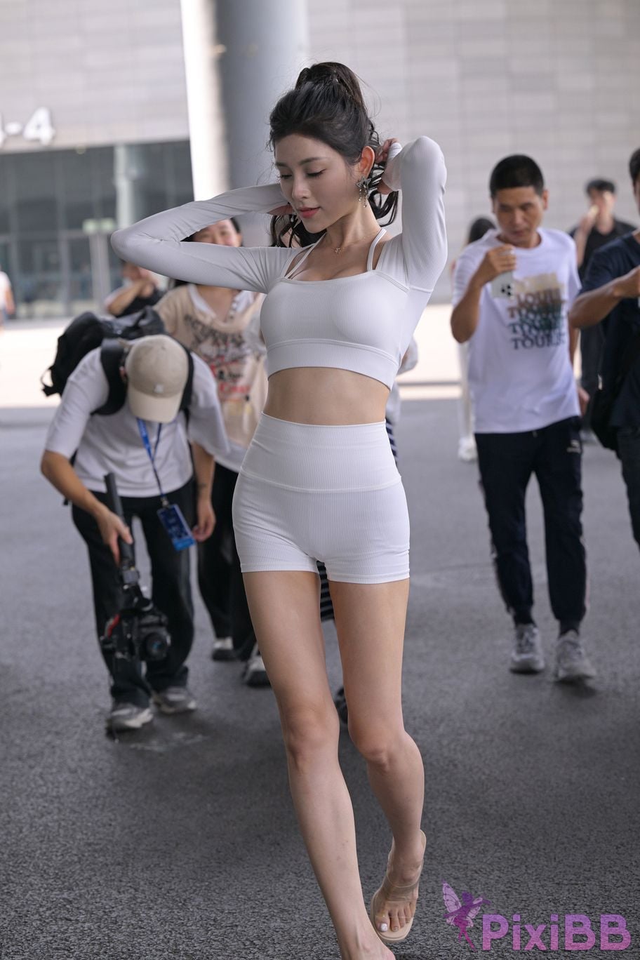Featured Street Photography Works No.5627 Tight white hot pants PixiBB.COM 111